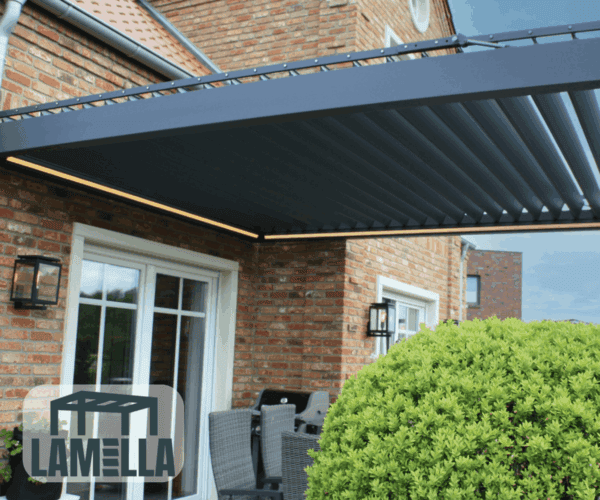 Maßgefertigte Pergola aus Aluminium mit Lamellendach